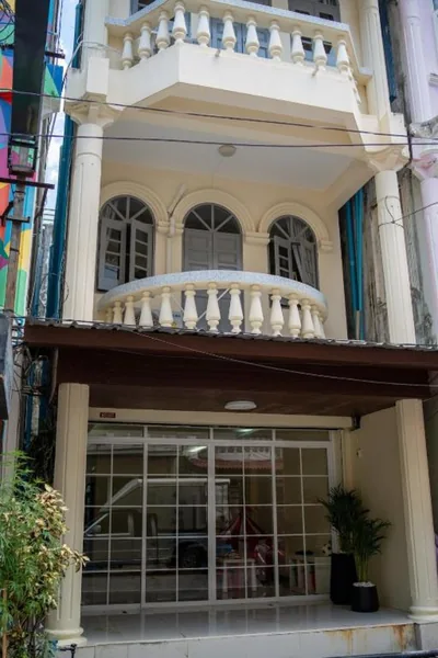 Beachfront 4-BR House in Patong – Foto 15